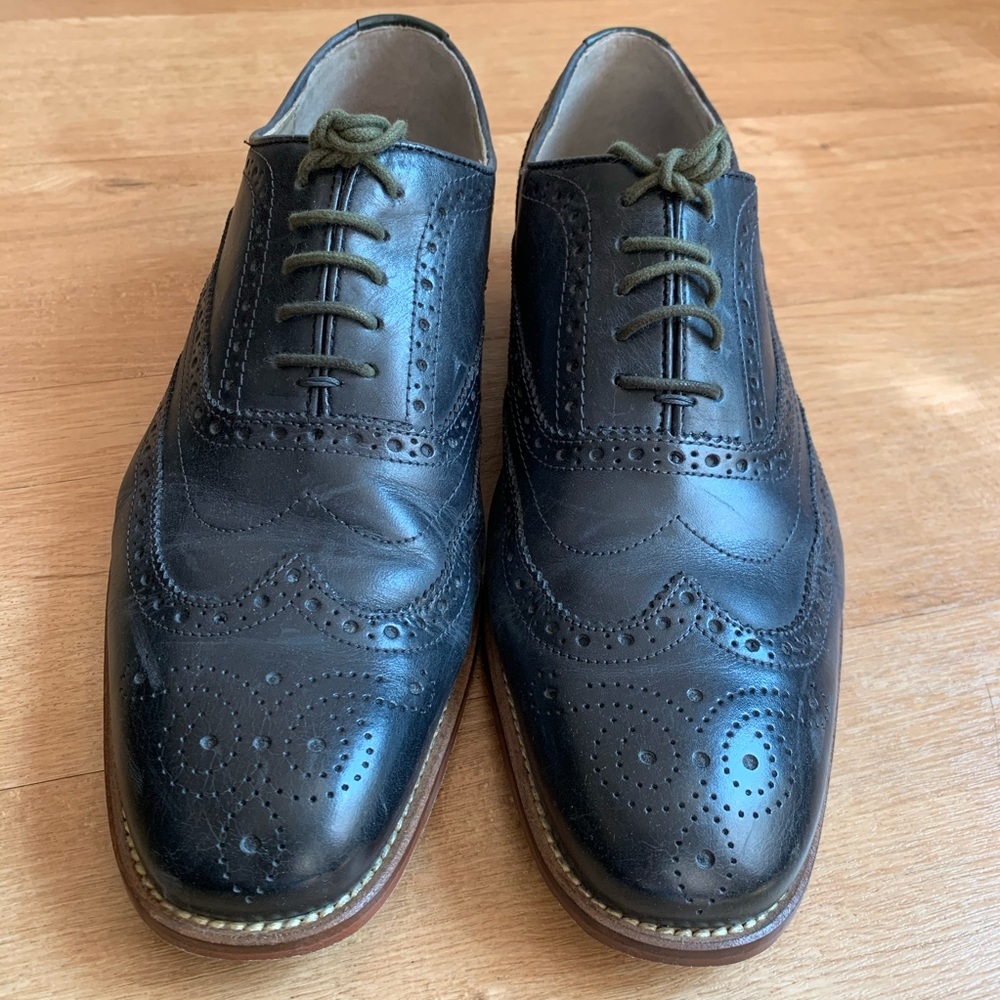 Clark’s black leather oxfords - Men size 8